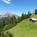 Bei der idyllischen Hirtenhütte...