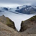 Blick auf einen benachbarten Gletscher mit Steinpilz.