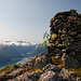 Kleiner Berg, grosser Steinmann mit Logbox