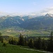 Blick über das liebliche Tannheimer Tal zu den Vilsalpseebergen.