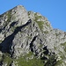 Il tratto di II (probabilmente) obbligato mi sembrerebbe più o meno esattamente al centro della foto. Aggiramenti facili parrebbero possibili solo giocando d'anticipo