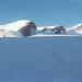 Auf 2750m zwischen dem Tungelgletscher und dem Chilchligletscher, der Chilchligletscher ist übrigens nur der östliche untere Teil des Tungelgletschers. Erstmals ist jetzt das Wildhorn mit seinem langen NNO-Grat zu sehen, der Grat hat zwei markante Gratbuckel: P.2912,2m (links) und P.3098m.