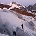 Spalten des Vadret Pers mit Piz Bernina im Hintergrund