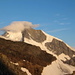 Piz Bernina mit Wolkenhäubchen
