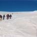In der Skikarawane geht’s den wenig steilen Glacier de Ténéhet Schritt für Schritt dem Gipfel entgegen.