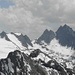 Sightseeing an der Seehornscharte: ein gewaltiges Panorama mit Silvrettagletscher, Verstanclahorn, Chapütschin, Linard u.a. breitet sich aus
