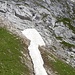Schnee-Pfeil<br />In die Richtung ist der Gipfel der Juppenspitze, aber bitte nicht hier hoch, sondern über den Normalweg weiter línks oder über den Grat rechts - wo ich rauf bin<br />