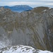 Sattel (2416m): Gipfelaussicht zu Nünalphorn (2385m), Sunnigberg (2310m) und Widderfeld Stock (2351m). Dahinter ist die Pilatuskette zu sehen.