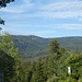 Über eine freie Wiese bei Lackerau hatte ich nochmals einen schönen Blick auf den Dreisesselkamm (Zoom).