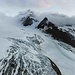 Gletscherbruch Langtauferer Ferner mit Weißkugel im Hintergrund. Der Nordgrat beginnt in der Lücke zwischen Weißkugel Nordgrat und dem markanten, dunklen Zacken. Zu dieser steigen wir morgen einfach über den Gletscher auf. 