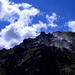 Dampfender Berg – die Schwaden wollen zu den Wolken aufsteigen (Foto: [U sglider])
