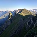 Auf der Gauschla, Blick Richtung Abgelöste Gauschla. Man muss den Grat vorher links verlassen um in die Scharte zu gelangen.