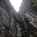 Blick den Spreizkamin hinauf nach dem Abstieg vom Chrummenstein.