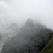 Auf dem Gärtliegg. Gärtlichopf und Weiterweg in den Wolken.