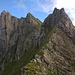 Der Weg hinauf zum Chrummenstein. Meist kann man direkt auf dem Grat bleiben, erst kurz vorm Gipfel etwas nach rechts ausweichen.