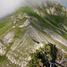 Westlich des Sichelchamm Gipfel, kurz vor Erreichen des P.2141: Blick ins Tal nach Norden.