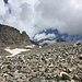 Ultimo tratto prima di Punta Indren, con la vecchia stazione di arrivo sulla sx.