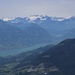 Sarner- und Lungerersee vor den Berner Alpen.