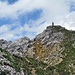Kleiner Aussichtsgipfel am Steig.