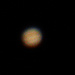 Abends ist im Moment der Jupiter gut zu sehen. Bei kurzer Belichtungszeit lassen sich mittels Projektion durch das 600 mm Teleobjektiv und nachträglicher Kontrastverstärkung ganz knapp die orangen Bänder der Atmosphäre erahnen. Die Distanz beträgt derzeit etwa 620 Mio. km.