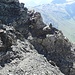 Rückblick im Aufstieg. Hier weicht der Weg ein Stückchen in die Westflanke aus (T3). Bei Schnee oder Eis dürfte es gefährlich werden, da recht abschüssig.