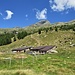 L'Alpe Sponda e, poco sopra, l'omonima capanna.