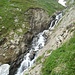Rauschendes Wasser im Aufstieg zum Pazolastock
