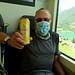 wenn man mit der Schere ein mundgrosses Loch in die Maske schneidet geht  das Biertrinken problemlos ;-))