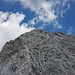 Dann aber zeigt sich das Gipfelkreuz von der Gabelspitze. 