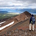 Ganz allein auf dem breiten Gipfel der Sydri-Sula (1213m) mit toller Aussicht zurück auf den Kamm und den Fjord von Akureyri. 