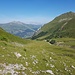 Der anfänglich noch sanfte Aufstieg nach der Alp Sanaspans wird bald wesentlich steiler...