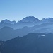 Gipfelblick zur Bernina-Gruppe, wogegen der Piz Bernina versteckt ist