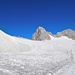 Aufstieg über den Hallstätter Gletscher zum Hohen Dachstein.<br />Links ist das Dirndlkolk sichtbar, ein vom Wind modellierter Trichter im Schnee
