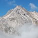 <b>Al monte  Glattenberg (2000 m) ho la sorpresa di arrivare al limite superiore di un bancone di nebbia. Non mi disturberà per molto tempo, anzi, visto che ammanta i colossi calcarei di Splügen crea un’atmosfera mistica che impreziosisce le fotografie.</b>