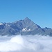 <b>A meridione svetta la bellissima piramide del Pizzo Tambo (3279 m).</b>