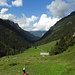 Start im Murgtal, dann auf dem markierten Wanderweg und mit dem schweren Rucksack steil hoch bis zur Alp Erdis.