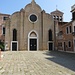 La facciata della chiesa di Santa Maria dei Carmini la cui costruzione iniziò nel 1286, fu consacrata nel1348 e venne completata, in forme rinascimentali, nel 1514. 