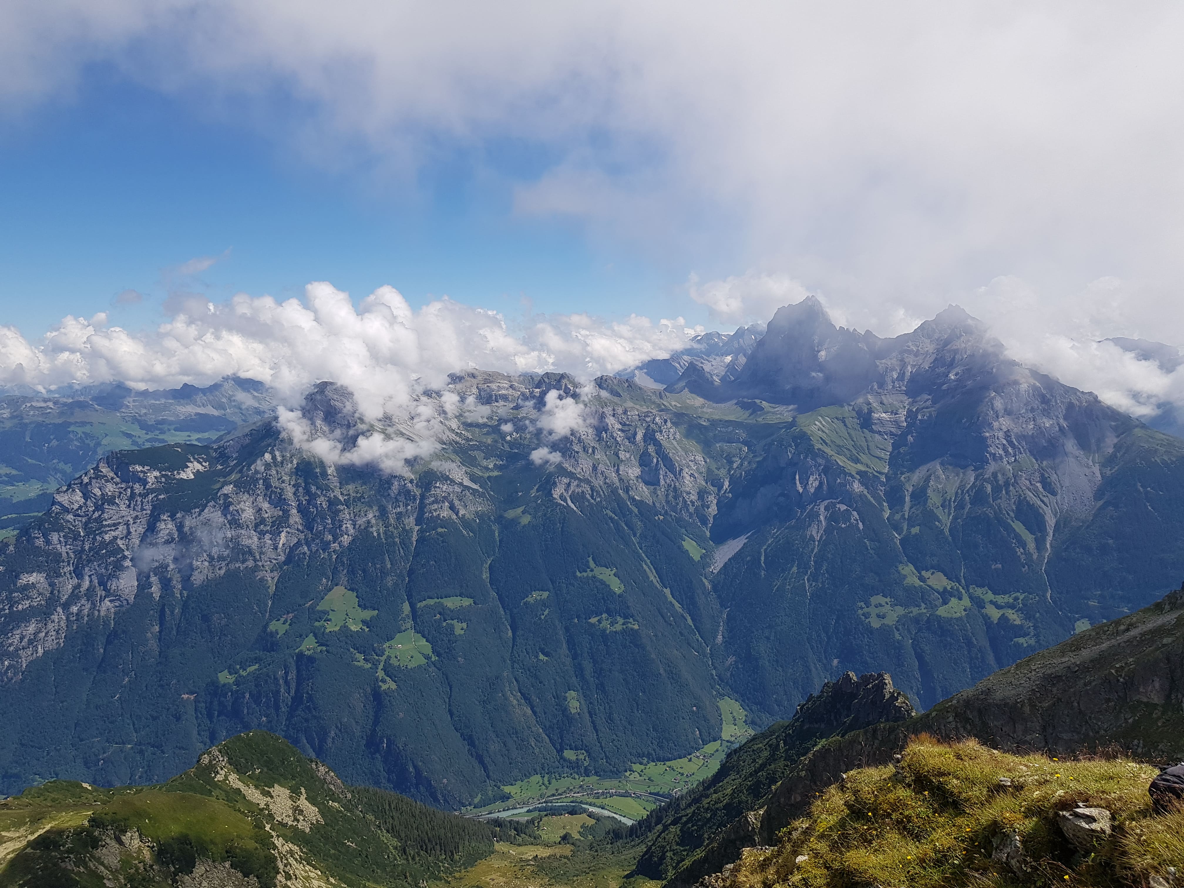 Der Blick auf die andere Talseite Fotos