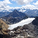 Piz Julier im Zentrum, davor rechts der Piz Surgonda, im Hintergrund die Bernina-Gruppe