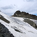 auf dem Rücken (ca. 3220 m) sah ich dann zum ersten Mal den Gipfel des Piz d'Err - nun galt es den nächsten Gletscher zu überqueren, wobei ich mich für unten rum (weiterhin ohne Steigeisen) entschied