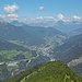 Am Gipfel hat man einen traumhaften Blick entlang des Wipptals zum Karwendel.