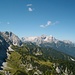 Schöner Ausguck vom Gipfel an der Wettersteinwand entlang zu Zugspitzplatt bis Waxensteinkamm