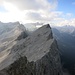 Andere Perspektive: Lalidererspitze und Biwak aus der Richtung der Dreizinkenspitze gesehen (2014)