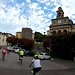 <b>Sulle strade di Mendrisio scortati dalla motocicletta della Polizia.</b>