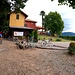 <b>Monticello della Tenuta Montalbano.<br />Dopo soli 18 minuti arriviamo a Riva San Vitale: siamo al primo ristoro: qui possiamo sorseggiare un caffè e gustare un cornetto, prima di affrontare la salita della Rossa. Da qui via il gruppo si sfilaccia: si ha la sensazione di una pedalata in solitaria più che di gruppo. Superati i villaggi di Rancate, Ligornetto e Stabio, i segnavia giallo/rossi mi indirizzano sul magnifico poggio vignato di Monticello (438 m), nella Tenuta Montalbano. È uno dei punti più panoramici del percorso. </b>