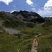 ... gelangt man in den Talkessel mit dem Lac Tournant, ...