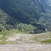 Campo vista dalla base della Cima 2132 m (Pizzo del Piatto). <br />A sinistra delle placche esce la "via diretta da Campo"