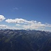 Die Dolomiten liegen leider in Wolken, Hochgall und Lasörling sind gut zu sehen.