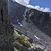 Di fronte, il poco invitante pendio di sfasciumi che porta sul versante W (percorso scialpinistico, ma con la neve è un'altra cosa...)