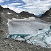 zurück beim See und Gletscher; dieser mit formschöner Zeichnung